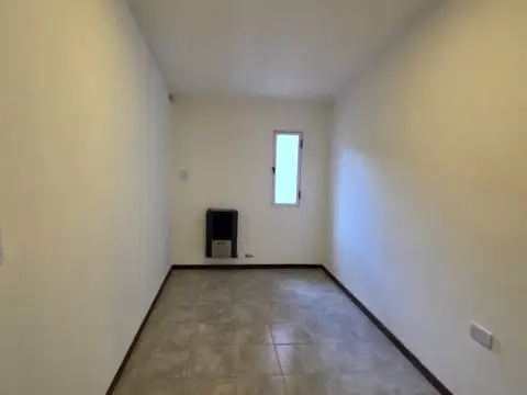 DEPARTAMENTO DE 1 DORMITORIO CON PATIO RECIENTEMENTE REMODELADO