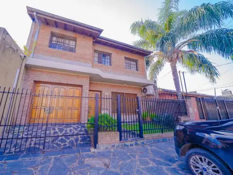 VENTA CASA 5 AMBIENTES VILLA ADELINA