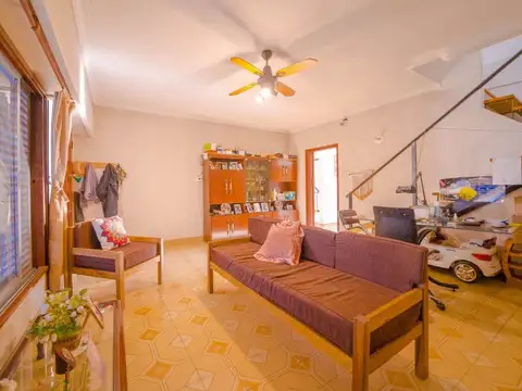 VENTA CASA 5 AMBIENTES VILLA ADELINA