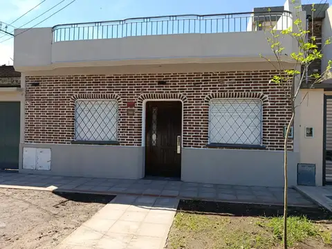 Depto 2 Ambientes en Planta Baja en Alquiler - Castelar Sur