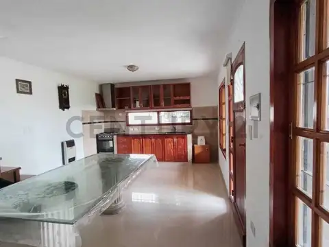 Casa en Alquiler con 1 cochera