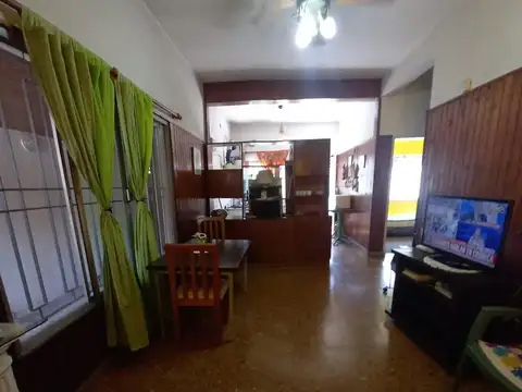 Venta casa 3 ambientes doble cochera y patio Villa Dominico