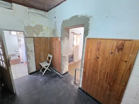 CASA SOBRE LOTE PROPIO A RECICLAR
