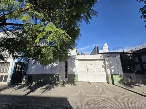 CASA SOBRE LOTE PROPIO A RECICLAR