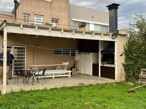 CASA EN VENTA EN SICARDI - 2 DORMITORIOS Y PARQUE