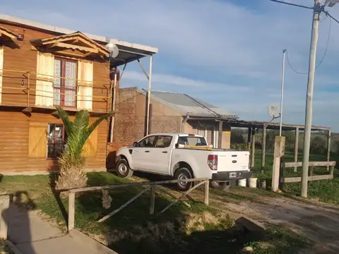 Casa 2 dormitorios con pileta, Paraje La Juanita