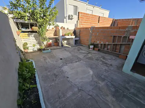 Depto Tipo Casa 4 ambientes con 1 baño