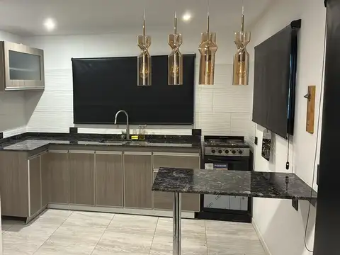 Casa 4 ambientes con 2 baños