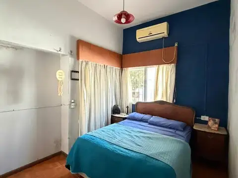 Venta casa de pasillo unica 2 dormitorios con jardin, patio y terraza – Las Delicias, Rosario