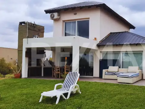 Casa en Venta en Mari Menuco, USD 152.000