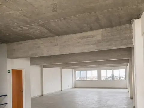 Excelente Local Comercial / Depósito en Alquiler en Floresta