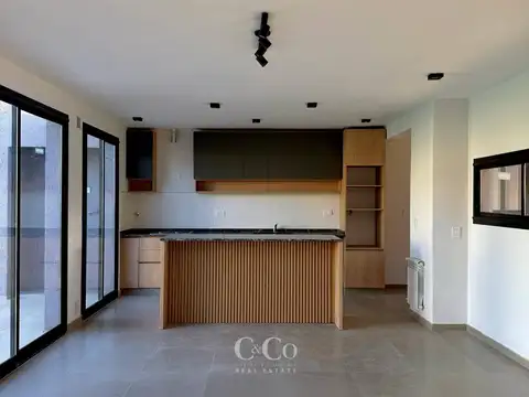 Casa 7 ambientes con 2 baños
