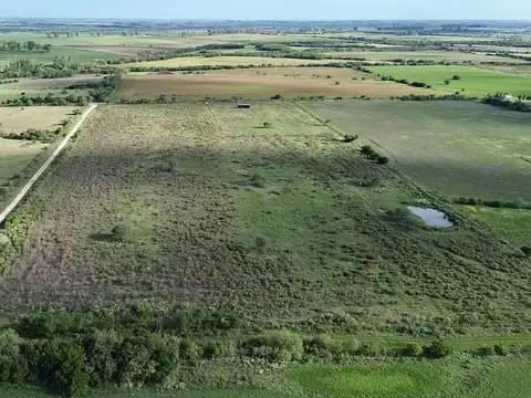 Chacra 9 ha con 2 contenedores a orillas PORVENIR