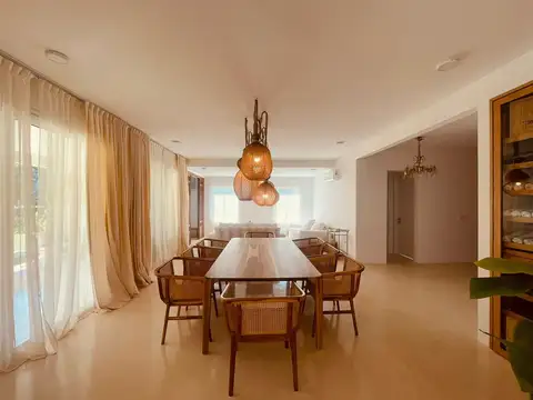 Casa 6 ambientes con 4 baños