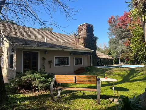 Hermosa casa quinta con terreno de 1720 metros