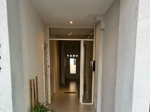 Excelente monoamb con balcón al frente .  5 años de antiguedad.