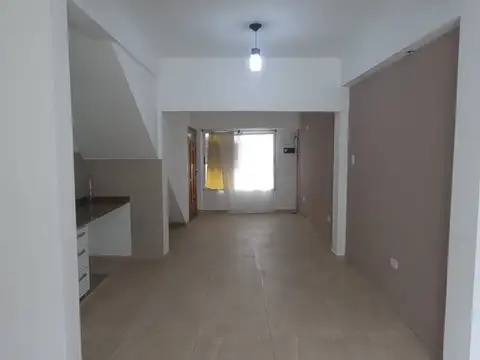 Monoambiente al frente.