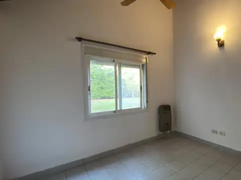 Casa en Alquiler con 1 cochera
