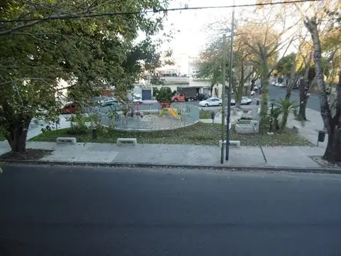 Casa 5amb garaje patio terraza frente plaza Oportunidad s/2 Av