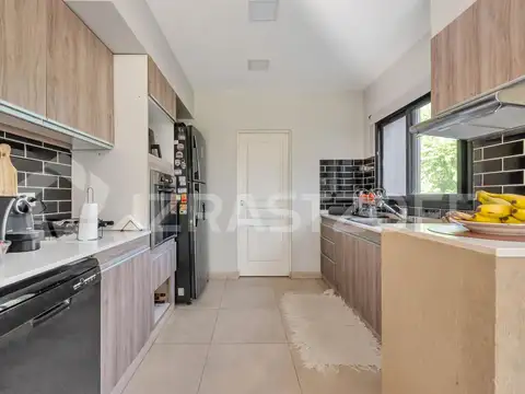 Casa en Venta con 5 cocheras