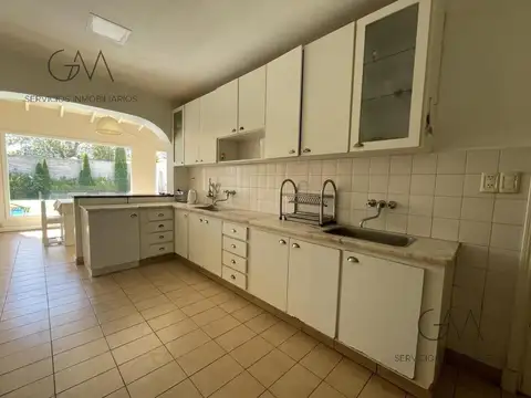Casa 5 ambientes con 3 baños