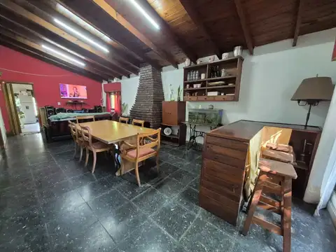 Casa en Venta con 3 cocheras