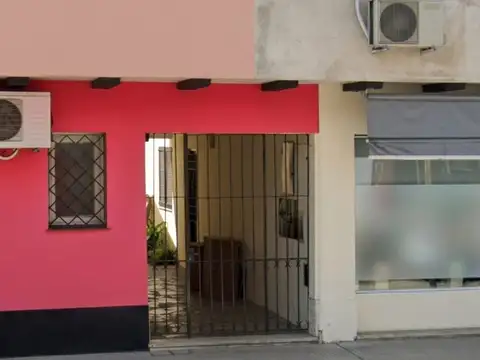 PH bien iluminado de 3 Ambientes con Patio - Sobre Avenida Centenario