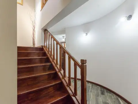 Casa 5 ambientes con 3 baños