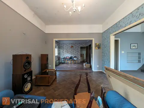 Casa 6 ambientes con 2 baños