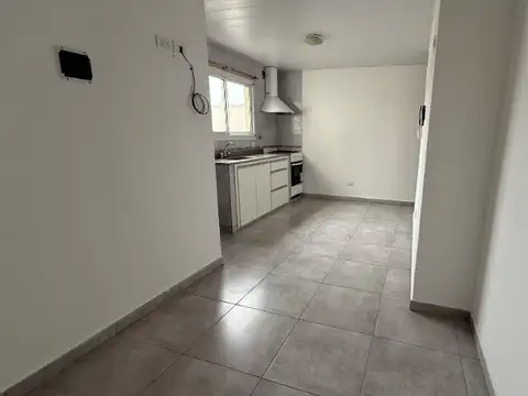 ALQUILER 24 MESES, PH DE 2 AMBIENTES CON COCHERA DESCUBIERTA.