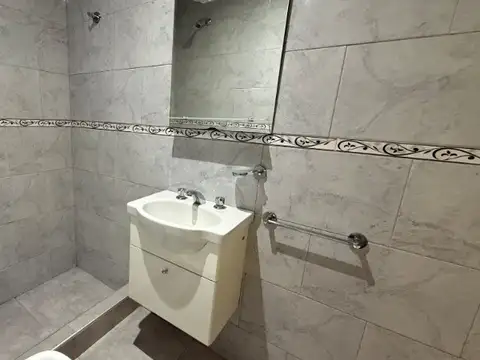 Depto Tipo Casa en Alquiler con 1 cocheras