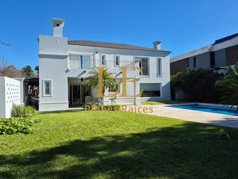 Casa en Venta al Oeste