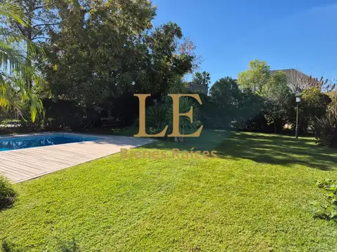 Casa en Venta con 6 cocheras