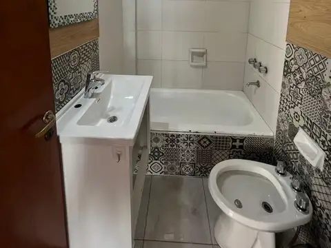 Derqui 5 , Piso 8