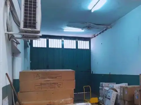 Local en Lisandro De La Torre