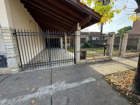 Casa tipo chalet 3 ambientes en venta en Moreno