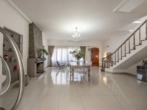 Casa en Venta en Villa Sarmiento, USD 360.000