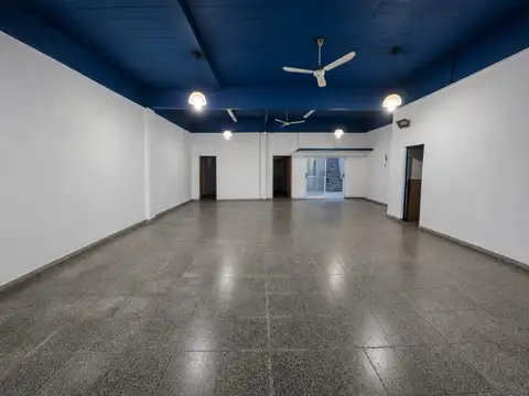 VENTA LOCAL CON 2 VESTUARIOS Y PH 6 AMBIENTES 