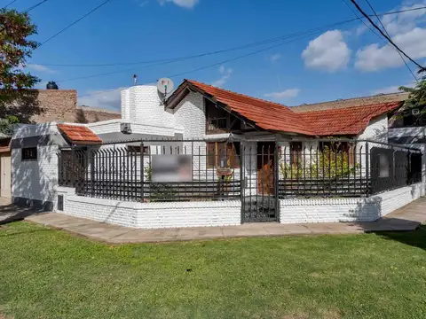 VENTA/PERMUTA - Casa de 3 dormitorios, patio y cochera - Urquiza, Rosario
