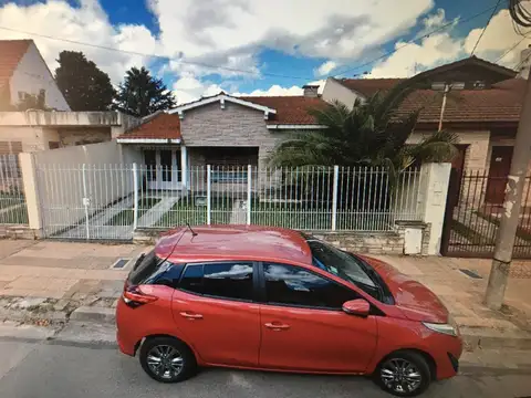 CHALET 3 AMBIENTES TODO P. BAJA.