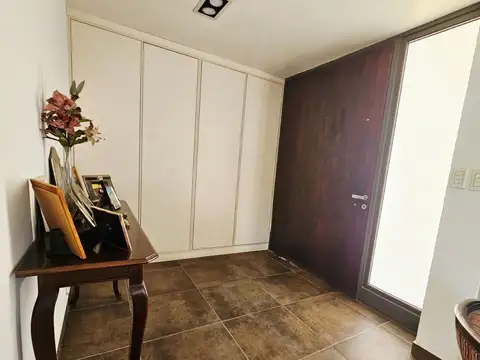 Casa en Venta en Coronel Dorrego, USD 315.000