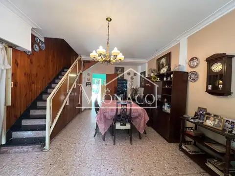 Casa en Venta con 3 cocheras