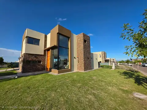 Casa 6 ambientes con 3 baños