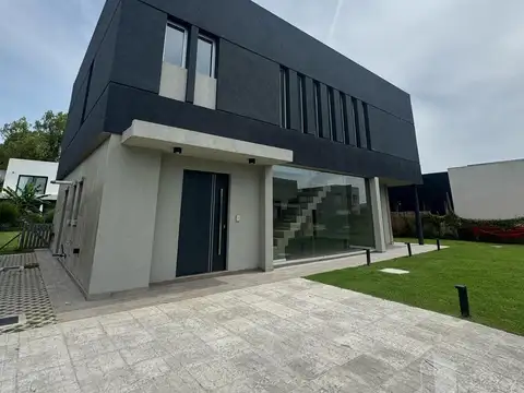 Casa 4 ambientes en 2 plantas en venta - Barrio Privado Las Golondrinas - Foto 0