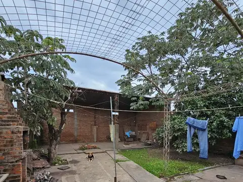 Casa de 3 dormitorios y tinglado 