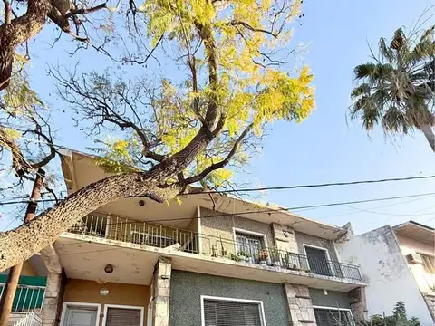 SE VENDE IMPONENTE CASA SOBRE AVENIDA SABATTINI 