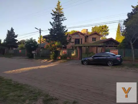 Casa 6 ambientes con 5 baños