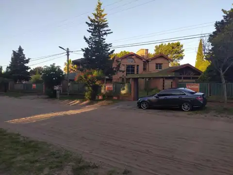 Casa 6 ambientes con 5 baños