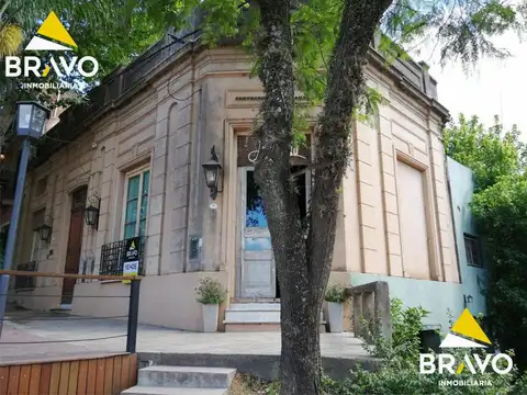 Casa 7 ambientes con 8 baños