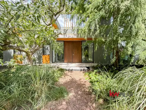 Casa en Venta con 4 cocheras